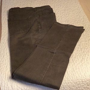 Gloria Vanderbilt jeans.  Size 8 Long.  Color is a khaki green. Worn 3-4 times.